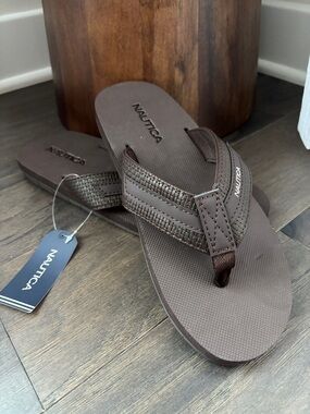 Nautica Derb rubber outsole,textured insole, thong flip flops/sandals